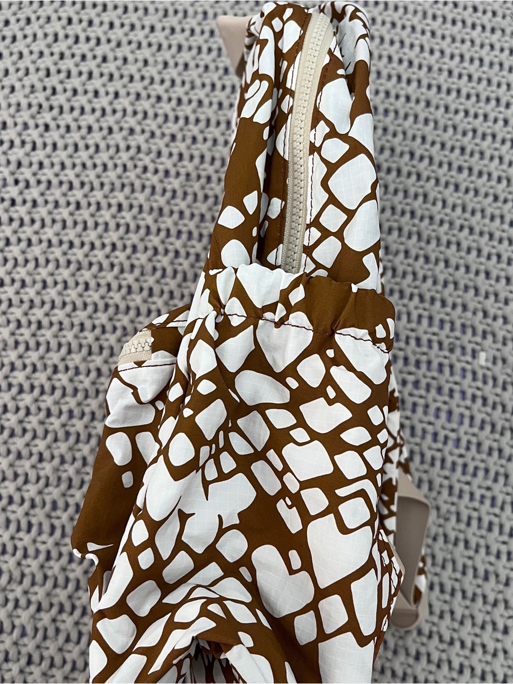 Aloha Collection• KEEP IT LIGHT Backpack Textile Cone Shell Brown Sugar - Picture 5 of 9